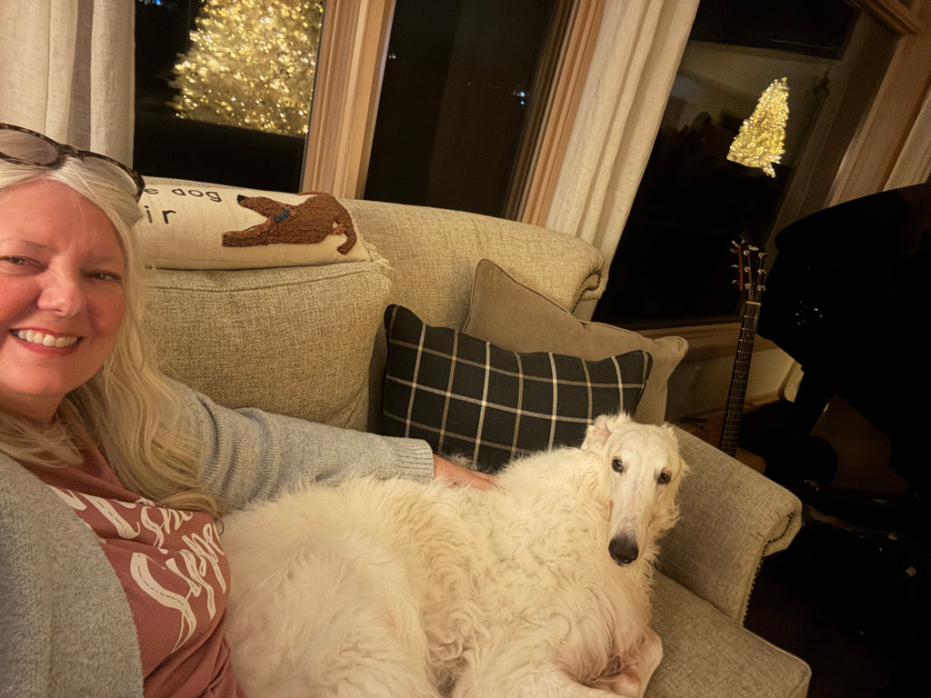 🌲 A White Christmas Tree, a Quiet Night, and the Cozy Magic Behind ReaderCrate